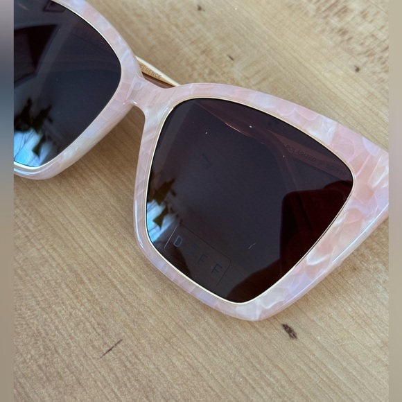 BRAND NEW BECKY IV DIFF SUNGLASSES - Picture 6 of 7